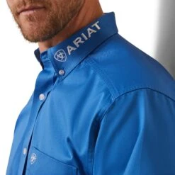 Camisa Team Logo Twill Campanula Corte Fitted -Ariat Mexico Sales S23 MNS WEST 10043568 detail03